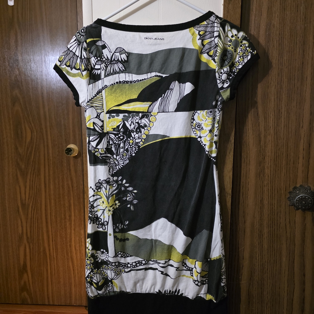 DKNYC Women's Black and Yellow Graphic Tee - Picture 3 of 3